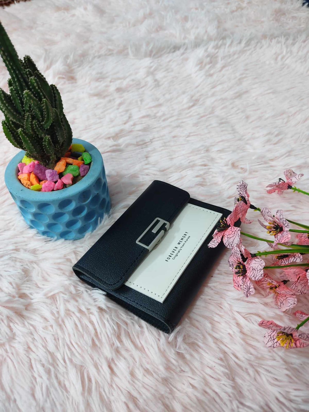 Ladiess wallet only black colour